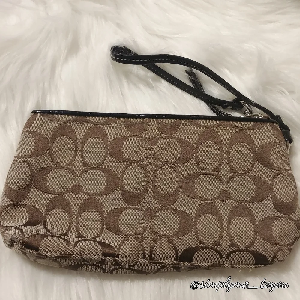 Coach Signature Jacquard CC Wristlet